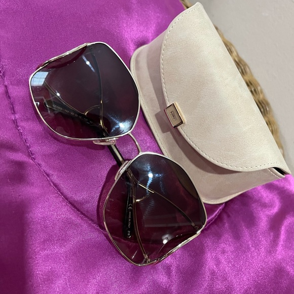 Chloe sunglasses 🕶 - Picture 6 of 6